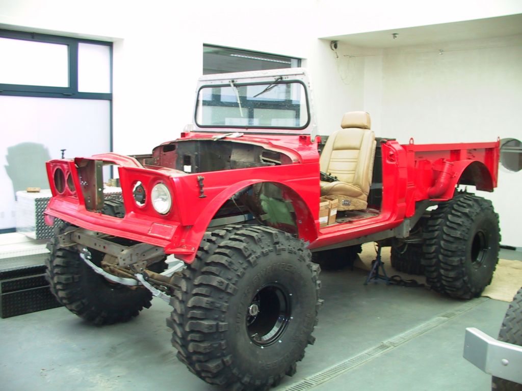 jeep j200